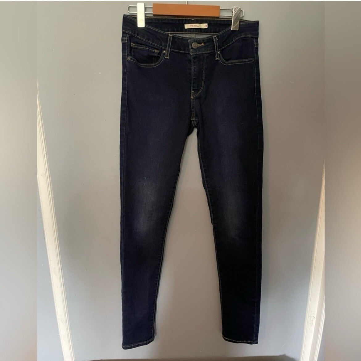 Levi's 711 Skinny Jeans Women's Size 28 Denim Pants Dark Wash Casual