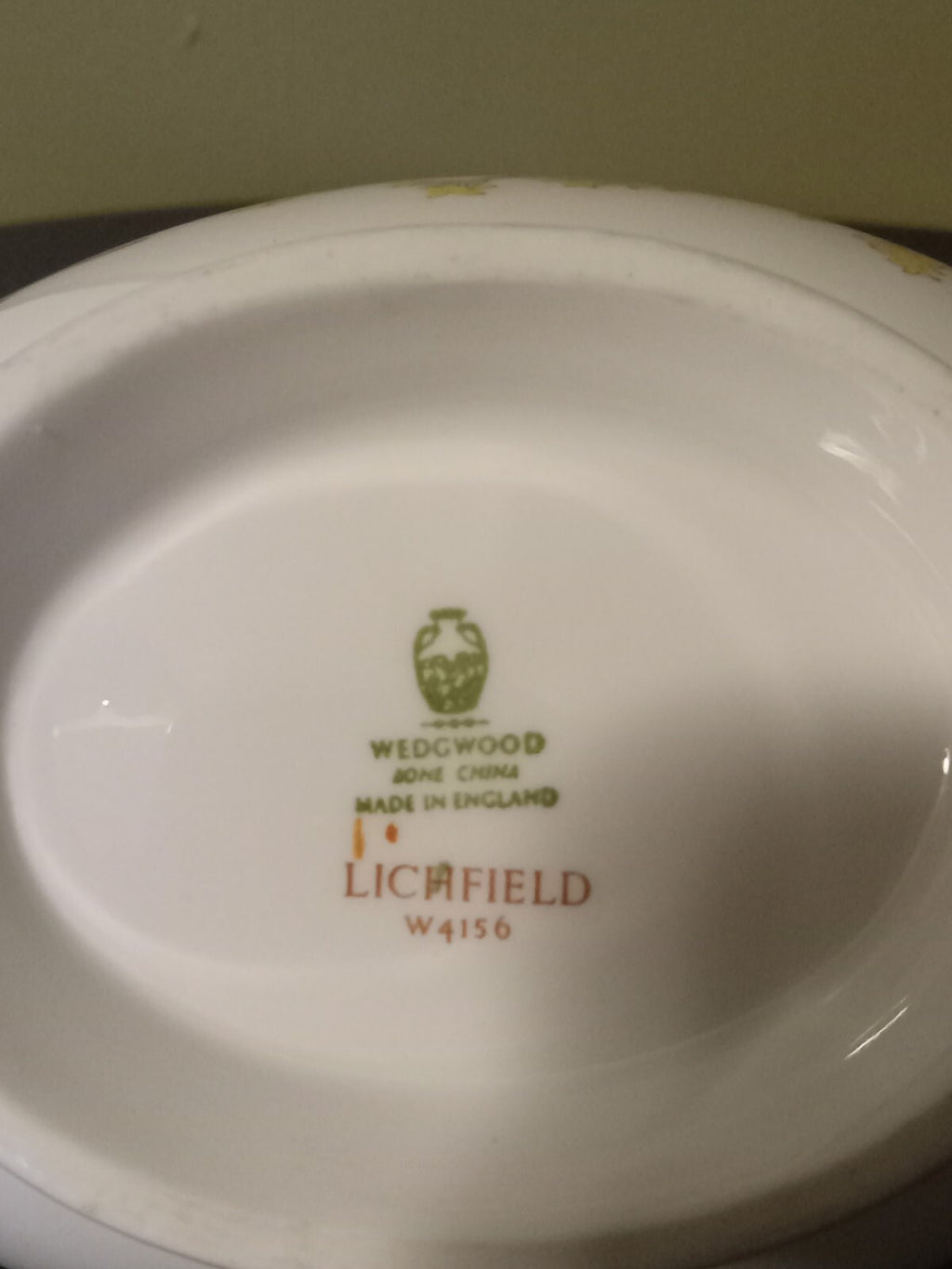 Wedgwood W4156 Lichfield Gravy Boat with Matching Drip Plate Floral Pattern