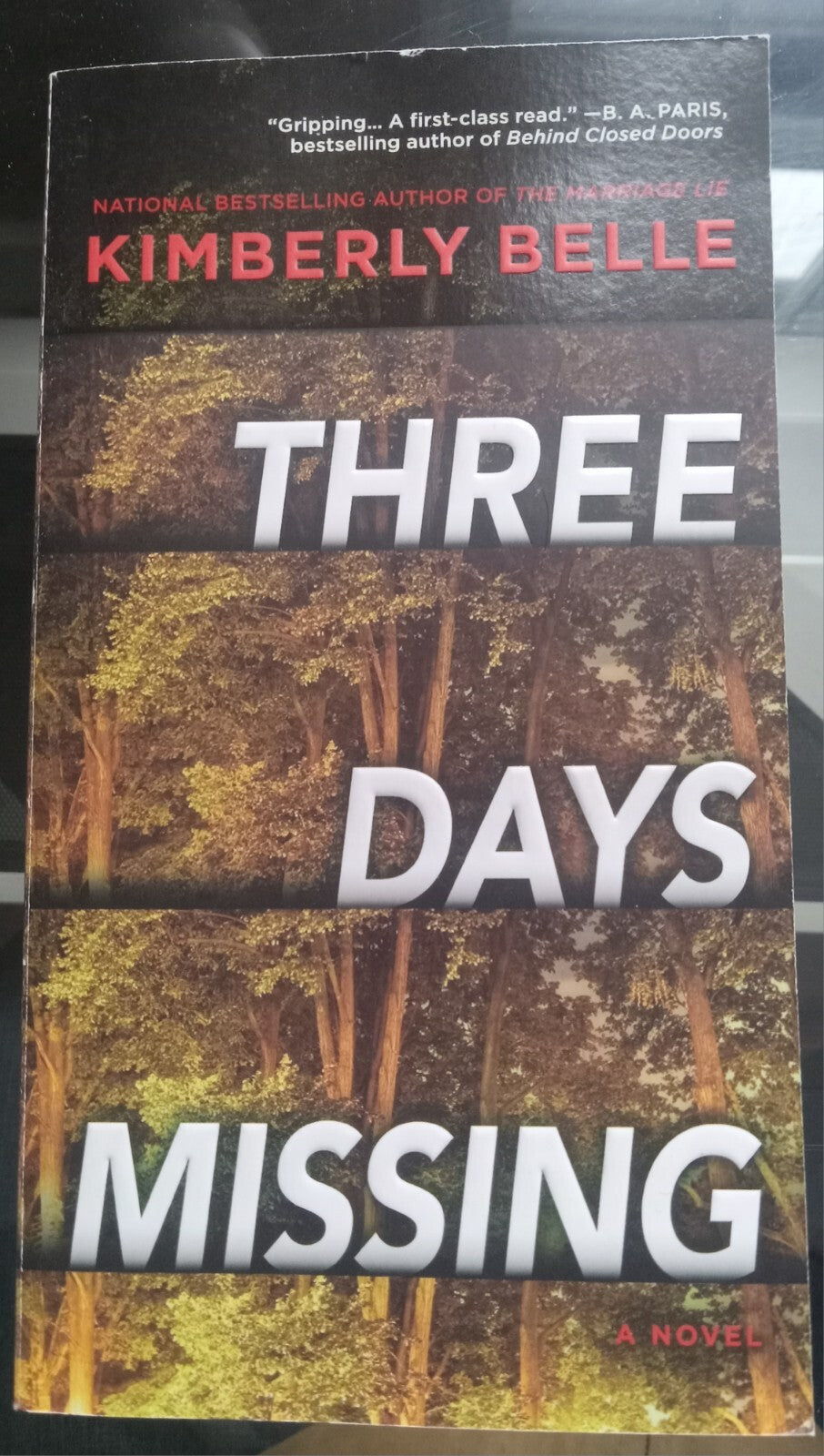 Three Days Missing by Kimberly Belle – Paperback VG