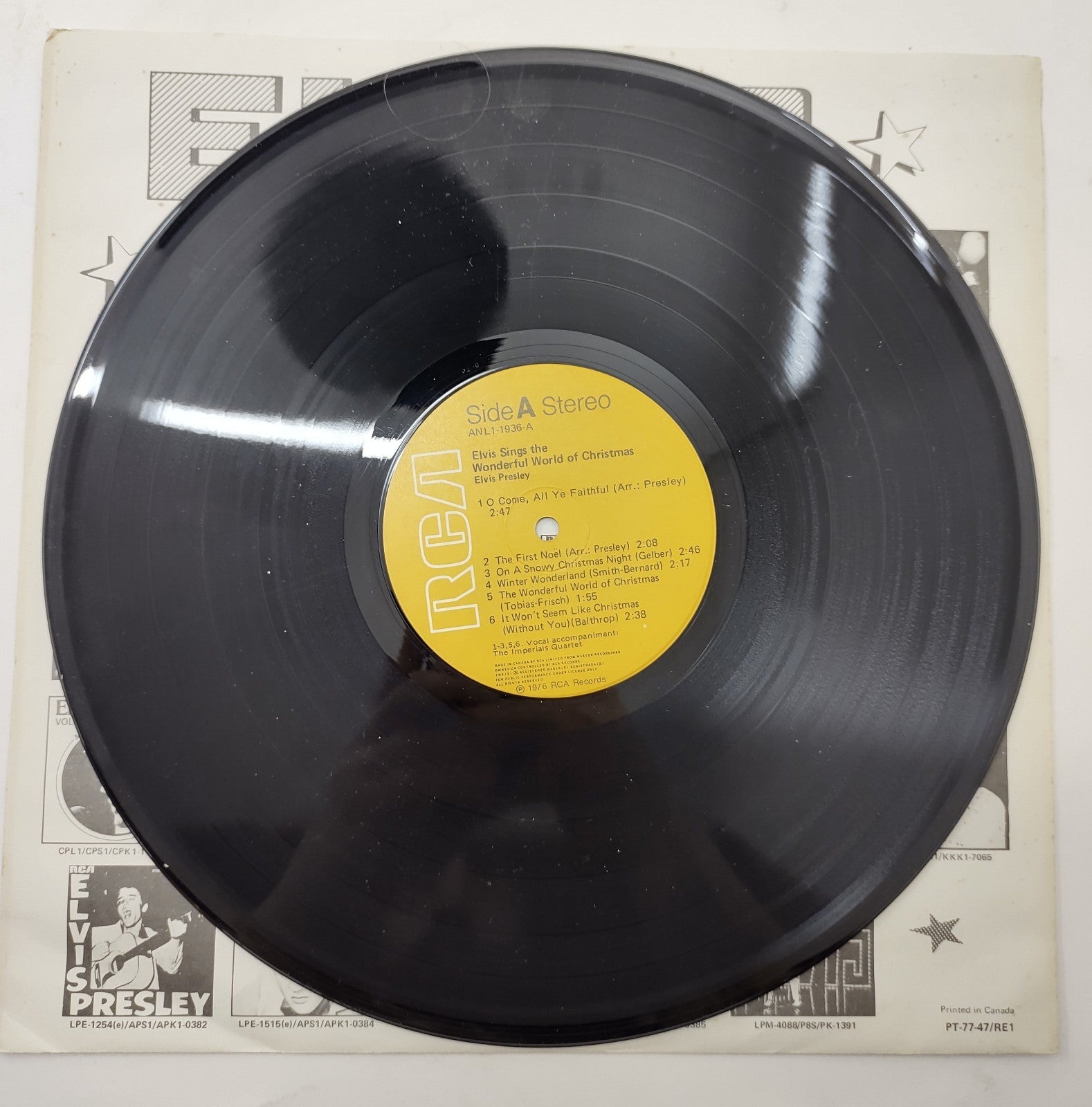 Elvis Presley "The wonderful world of Christmas" 1976 vinyl record VG+ Canada