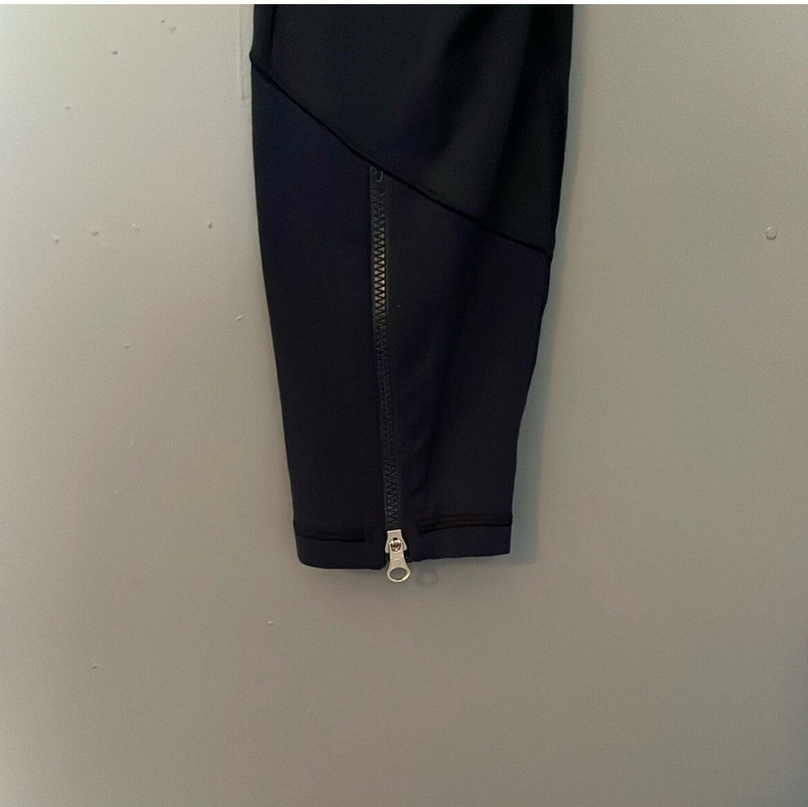 Lululemon Blue Leggings Zipper Detail Women's Size 6 Yoga Fitness Pants