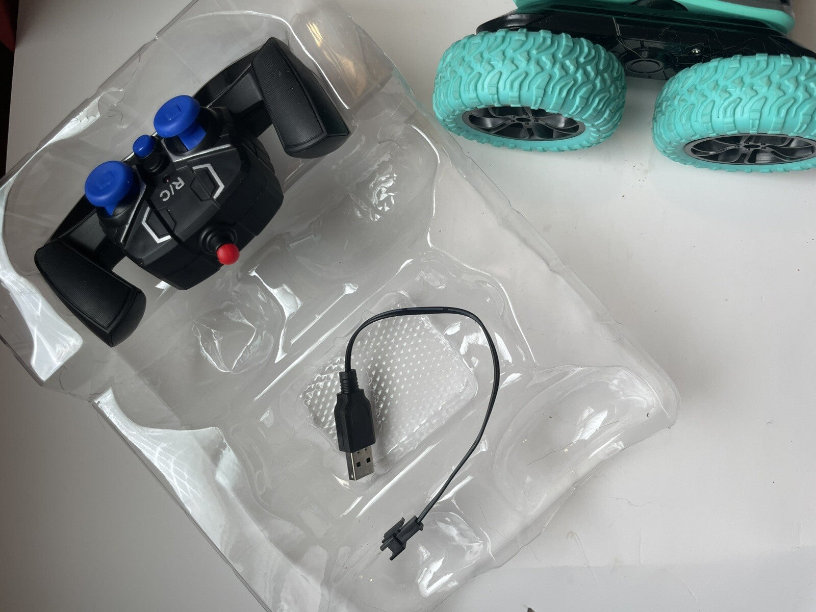 RC Stunt Car – Rechargeable RC Stunt Vehicle with Battery & LED Lights, Tested