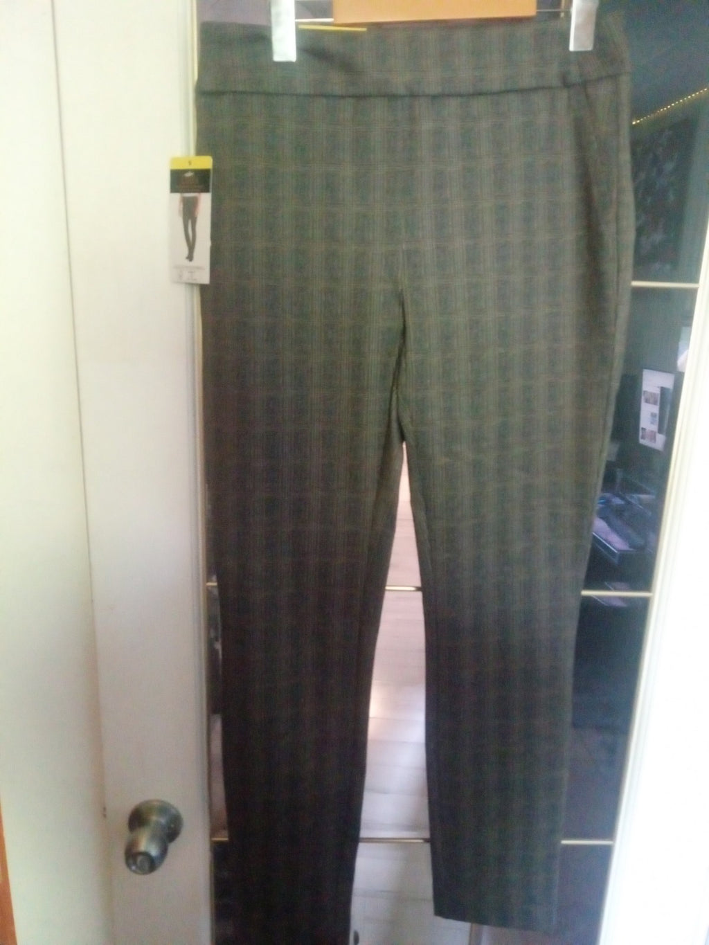 Dalia Size 6 Plaid Pull On Tummy Control Dress Pants Straight Leg