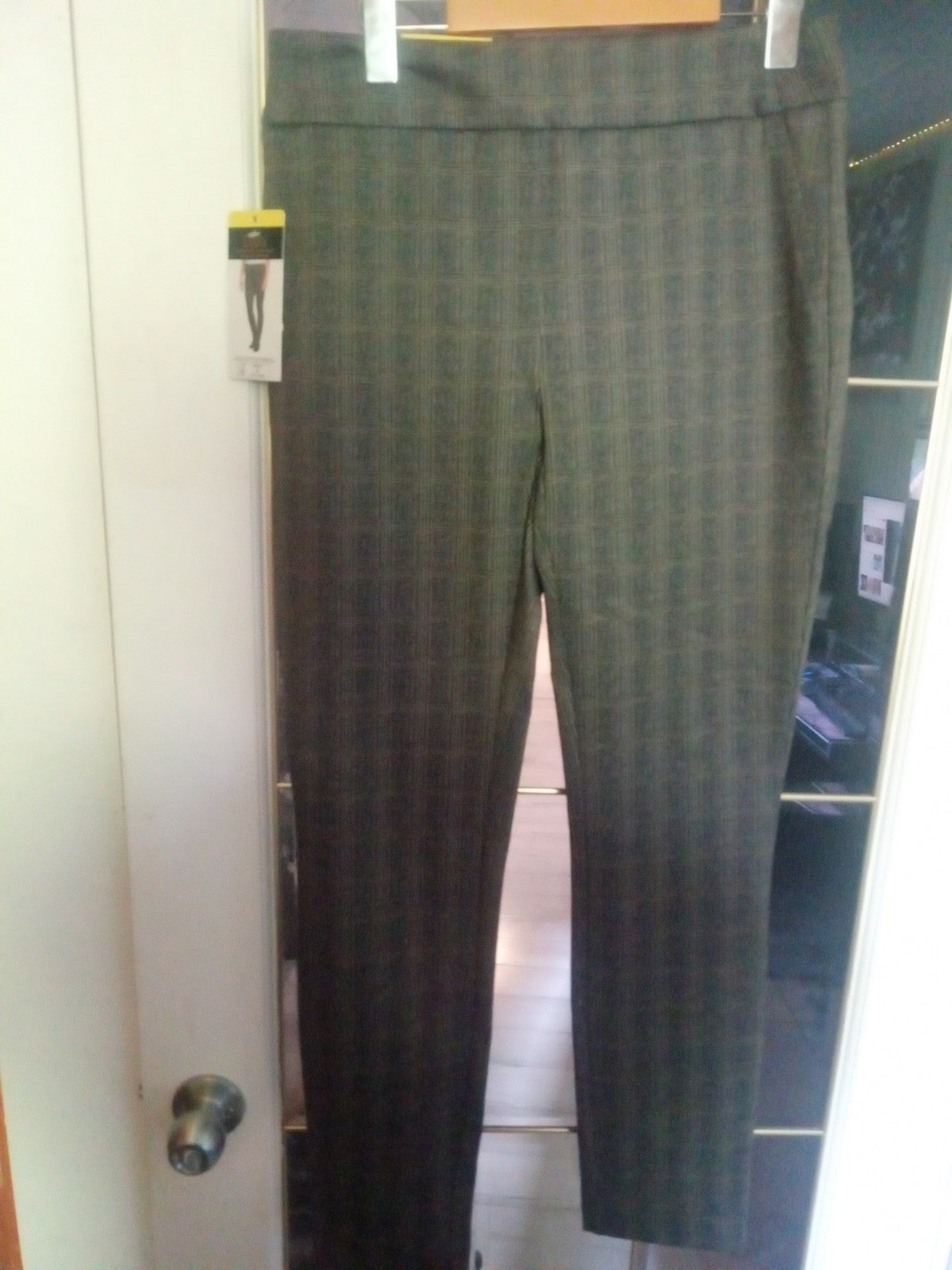 Dalia Size 6 Plaid Pull On Tummy Control Dress Pants Straight Leg