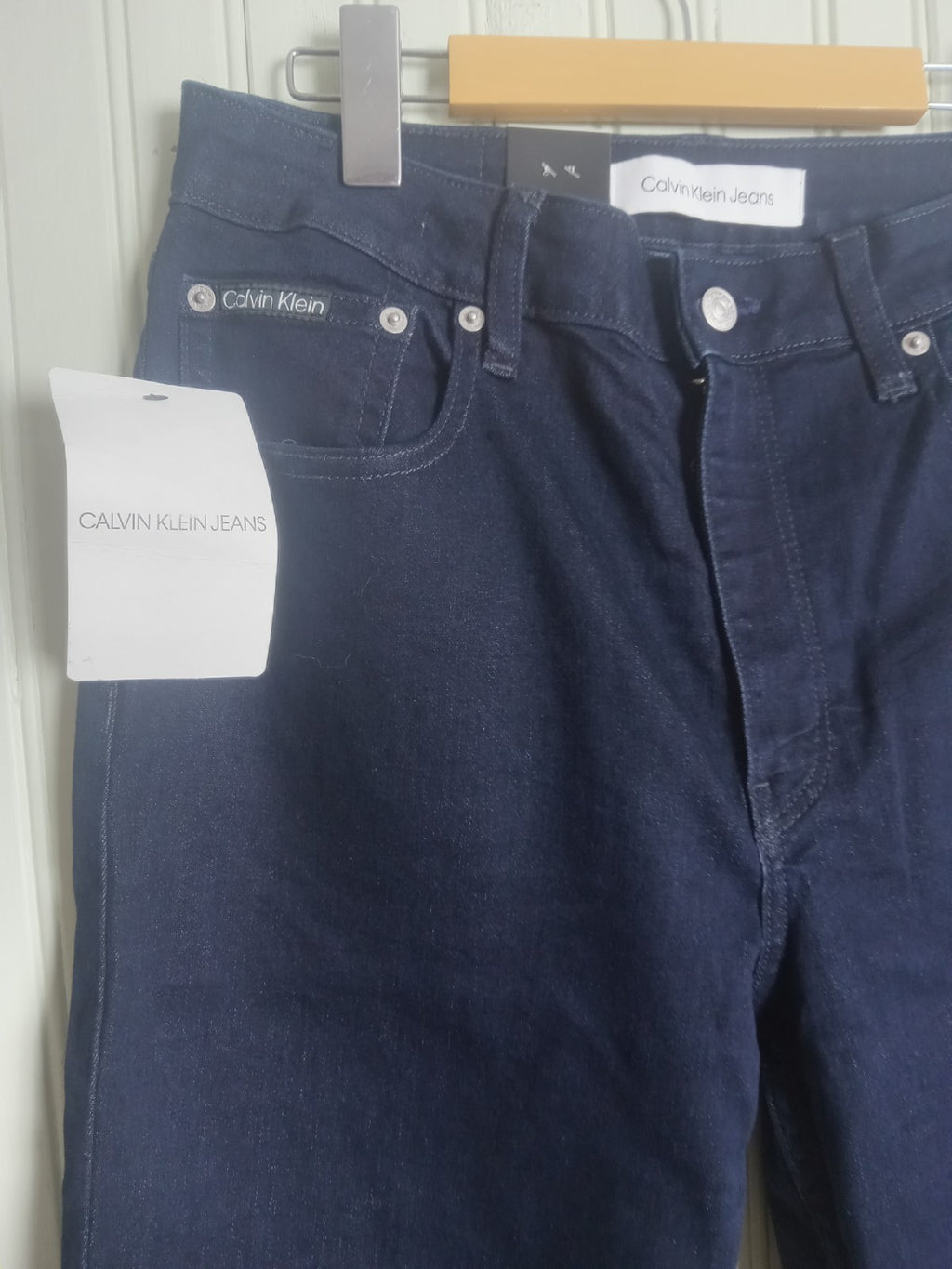 NWT Women’s Calvin Klein Jeans Size 31x27 – Slim Straight Mid Rise Denim